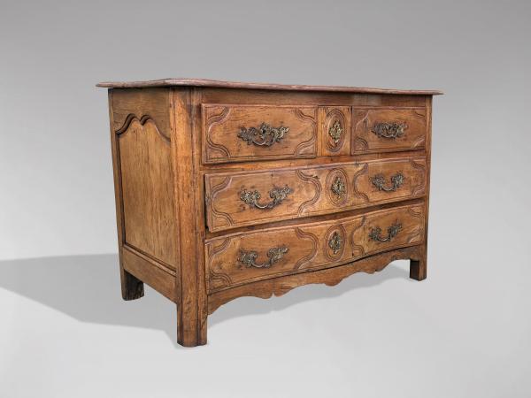 18TH CENTURY LOUIS XV PERIOD WALNUT COMMODE, C1740