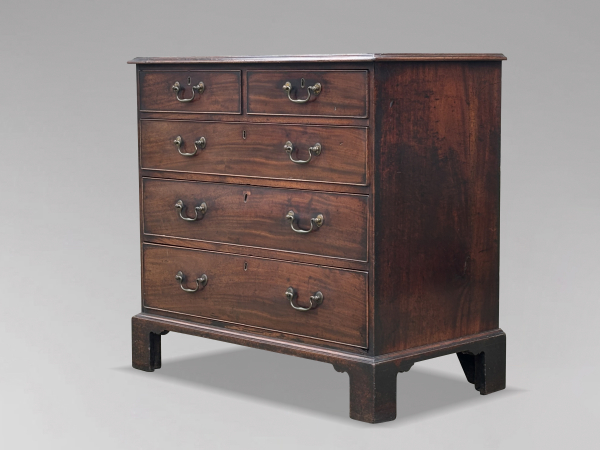 18TH CENTURY GEORGE III PERIOD MAHOGANY CHEST OF DRAWERS, C1780