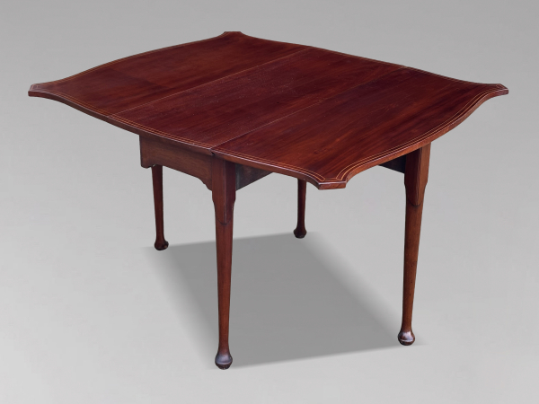 18TH CENTURY GEORGE III PERIOD MAHOGANY DROP-LEAF TABLE, C1790