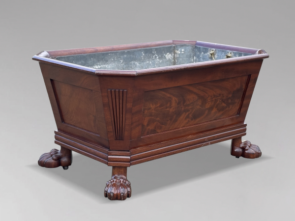 EARLY 19TH CENTURY REGENCY PERIOD MAHOGANY WINE COOLER, C1820