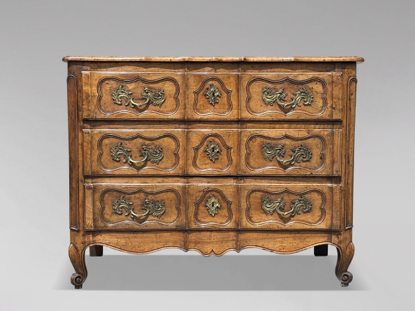 18TH CENTURY LOUIS XV PERIOD WALNUT COMMODE, C1760