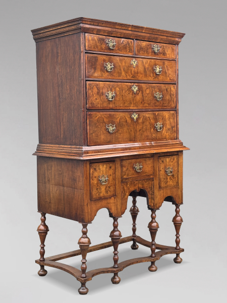 18TH CENTURY QUEEN ANNE PERIOD WALNUT CHEST ON STAND, C1710