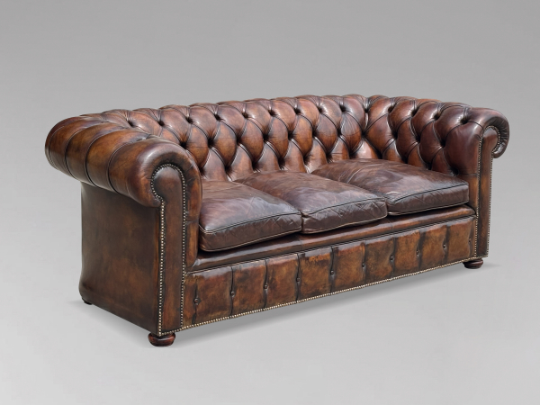 19TH CENTURY VICTORIAN BROWN LEATHER 3-SEATER CHESTERFIELD, C1880