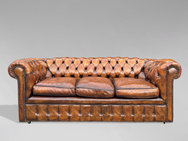 19TH CENTURY VICTORIAN BROWN LEATHER 3-SEATER CHESTERFIELD, C1880