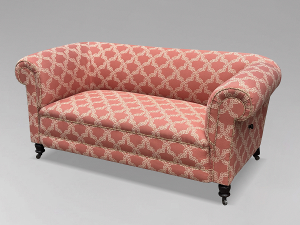 19TH CENTURY VICTORIAN UPHOLSTERED CHESTERFIELD SOFA, C1890