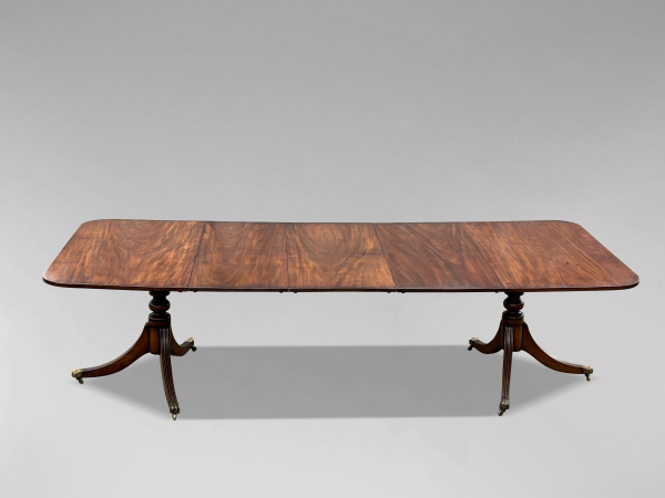 EARLY 19TH CENTURY GEORGIAN MAHOGANY TWIN PEDESTAL DINING TABLE, C1800