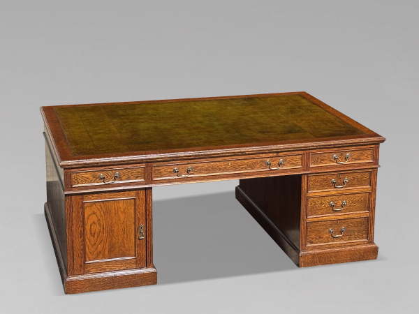 LARGE 19TH CENTURY OAK PEDESTAL PARTNERS DESK, C1880